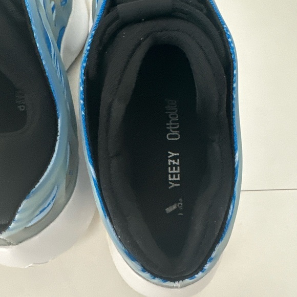 Size 9.5 - adidas Yeezy 700 V3 Arzareth - Picture 9 of 9